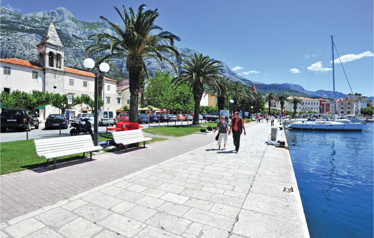Lovely Apartment In Makarska With Kitchen Luaran gambar