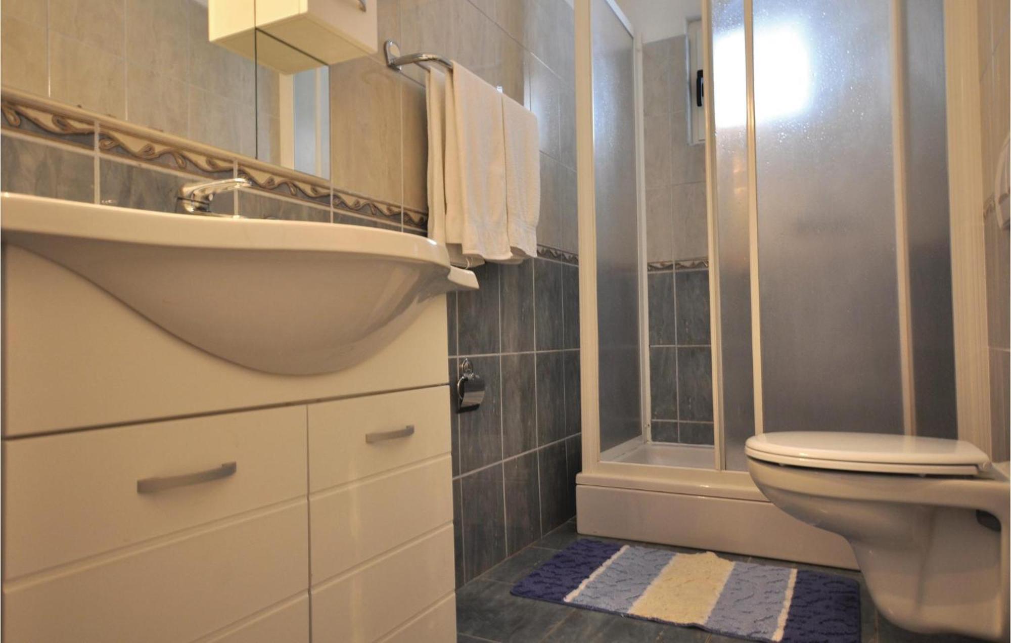 Lovely Apartment In Makarska With Kitchen Luaran gambar
